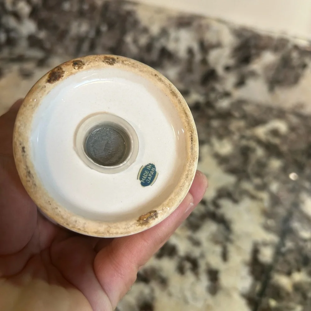 Japonese Vtg‎ Ceramic Pepper shaker with gold hand painted chinoiserie Homedecor